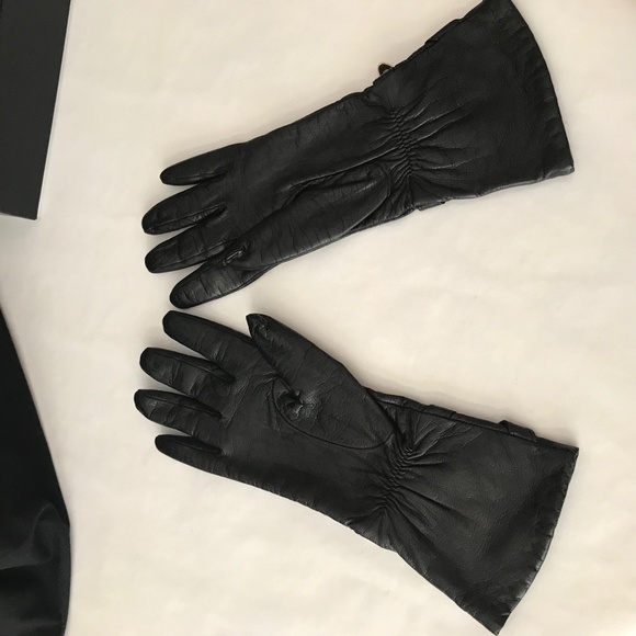 ❣️NWOT Fashionable❣️ Black Buttery Soft Leather Gloves - Picture 4 of 7